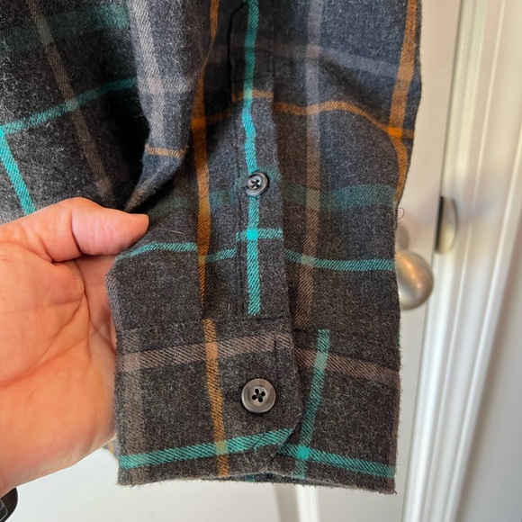 Burnside Gray Plaid Flannel Shirt. Medium - Picture 5 of 9